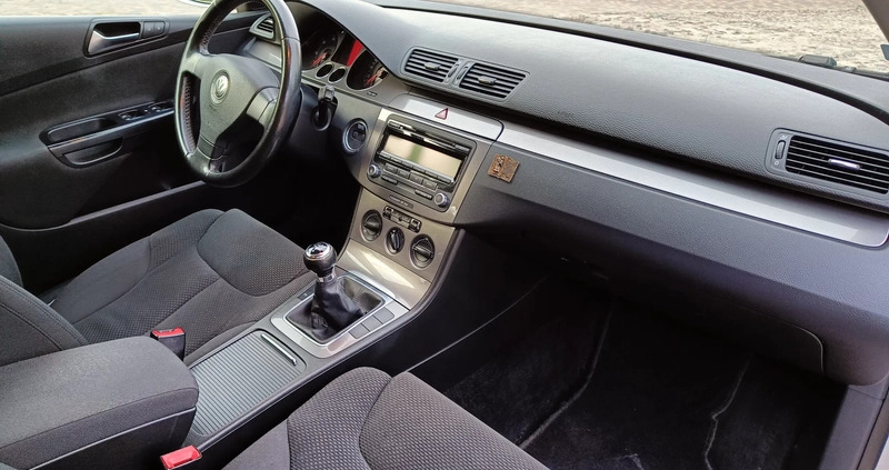 Volkswagen Passat cena 16900 przebieg: 238556, rok produkcji 2008 z Łosice małe 172